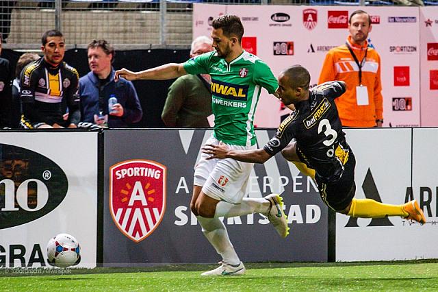 20150103-football-battle-03