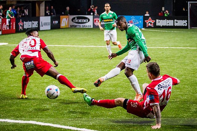 20150103-football-battle-31